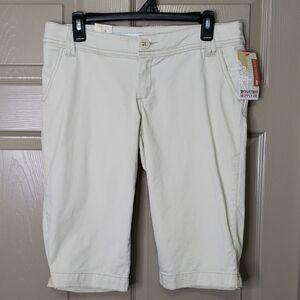 NWT MOSSIMO Low Rise Straight FitCream Bermuda Stretch Shorts Size 9